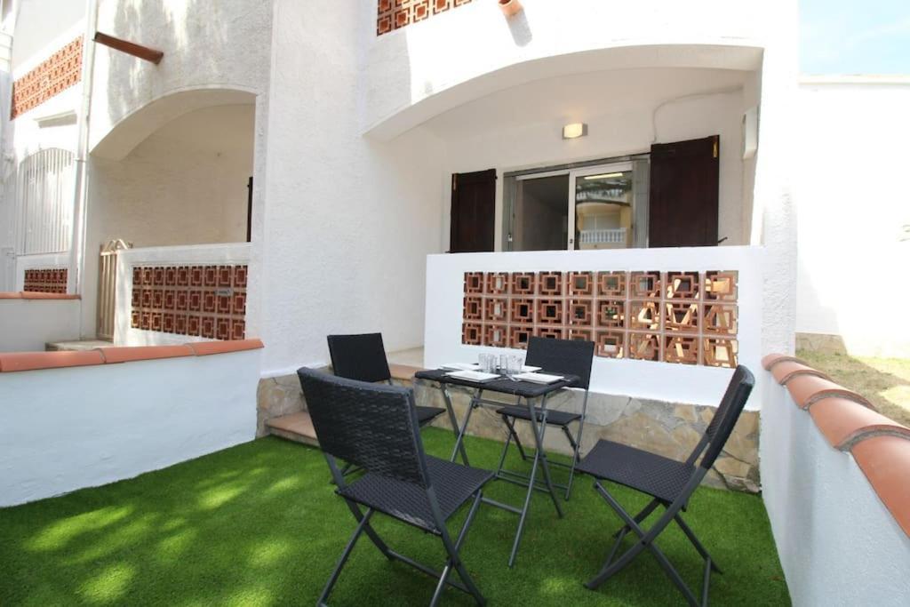 Appartement Situe A 100 M De La Plage Empuriabrava Exterior photo