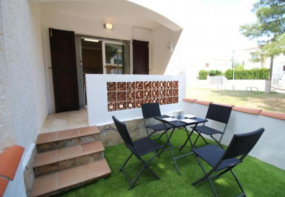 Appartement Situe A 100 M De La Plage Empuriabrava Exterior photo